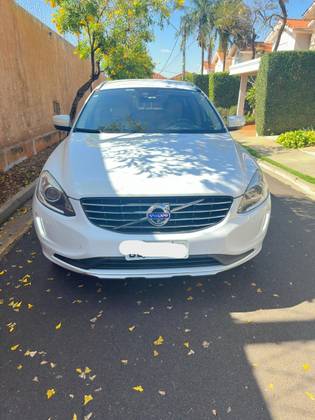 VOLVO XC60 2.4 D5 KINETIC DIESEL AWD 4P AUTOMÁTICO